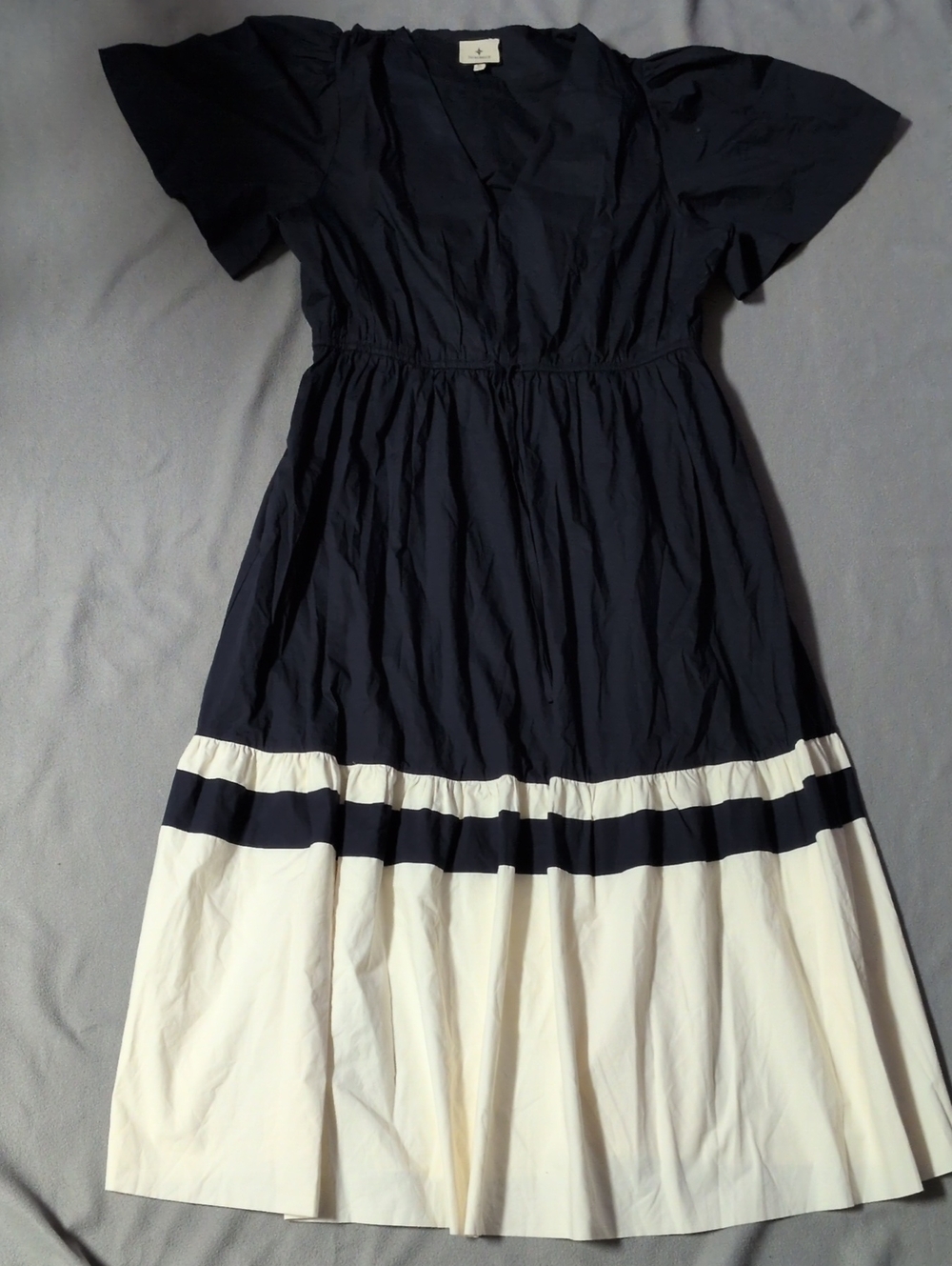 Tuckernuck Navy and Cream V-Neck Midi Dress with Puff Sleeves - Picture 7 of 12